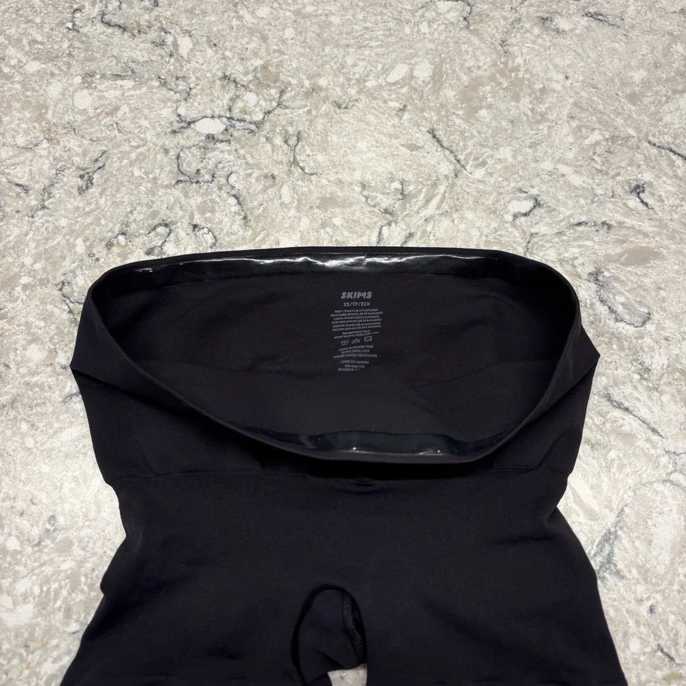 SKIMS Butt Lifting Shorts with Seamless Sculpt NWOT - Picture 8 of 9
